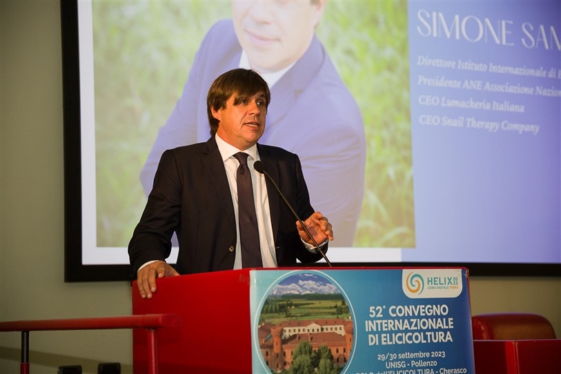 Simone Sampò speaking at the 52nd International Heliciculture Conference, Pollenzo, 2023.