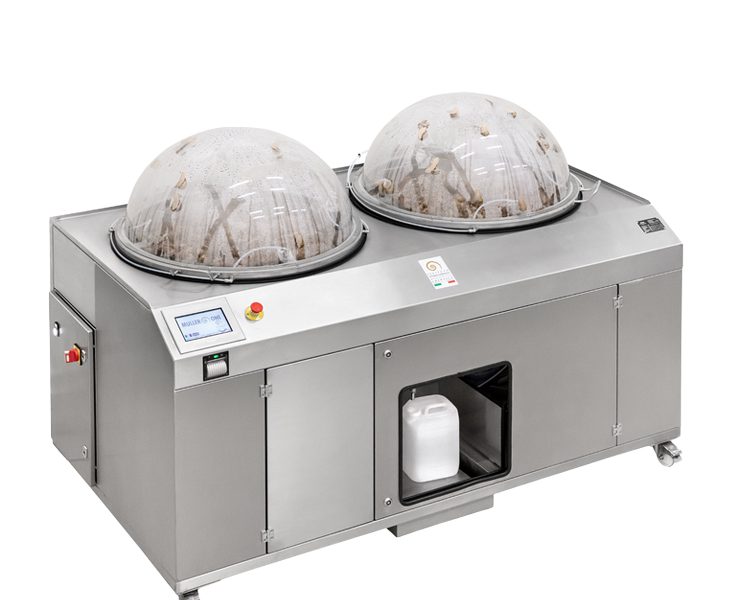 L'estrattore Muller One, con le due cupole affiancate sul piano di lavoro.