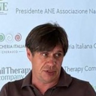 Ritratto di Simone Sampò, direttore dell'Istituto Internazionale di Elicicoltura.